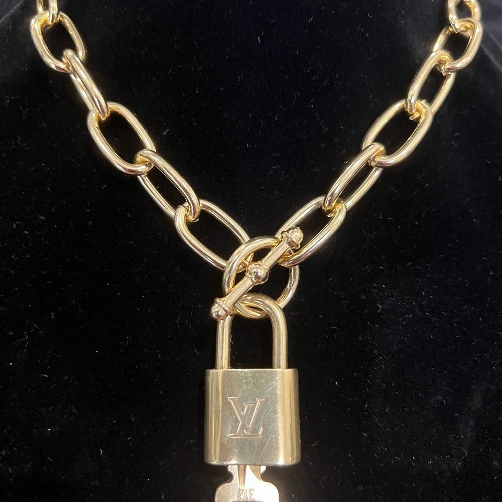 LOUIS VUITTON CHOKER